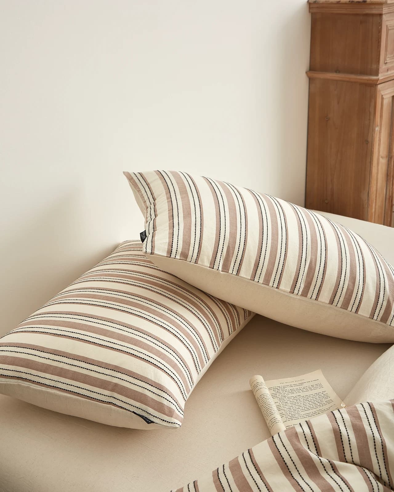 Yarn-Dyed Cotton-Linen Jacquard Four-Piece Bedding Set thumbnail 4