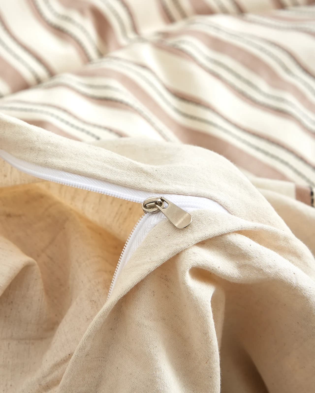 Yarn-Dyed Cotton-Linen Jacquard Four-Piece Bedding Set thumbnail 6